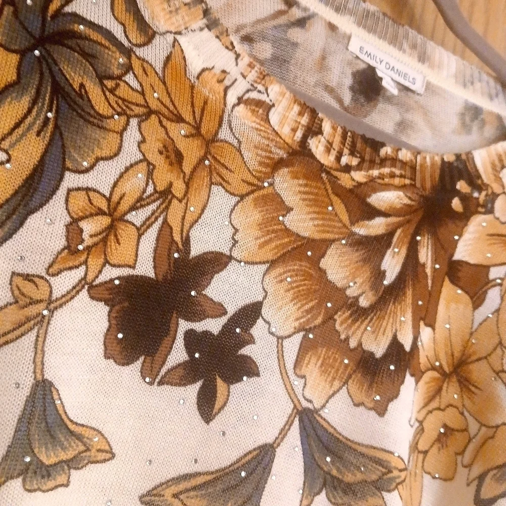 Emily Daniels Floral Lightweight Sweater - Picture 4 of 6